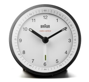 Flott hvit vekkeklokke med lys og radiostyrt - Braun Alarm Clock BC07BW-DCF